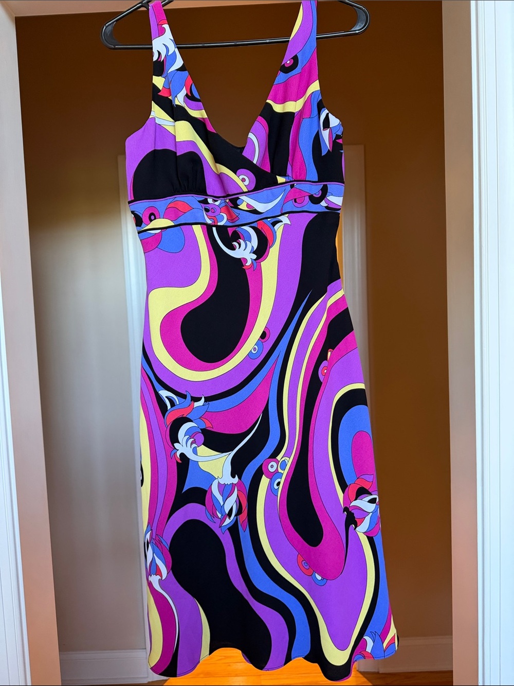 Sleeveless V-Neck Midi Dress in Black Multi Swirl